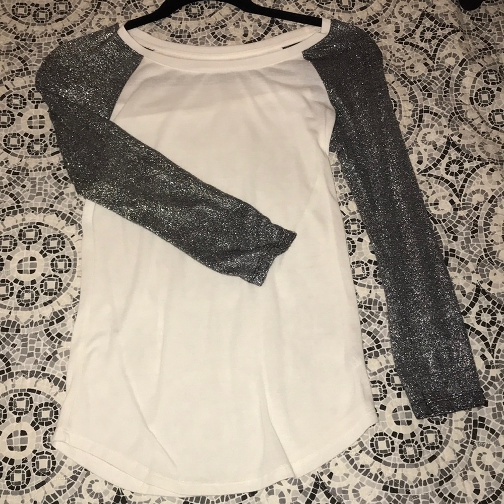 American Eagle shimmering quarter sleeve